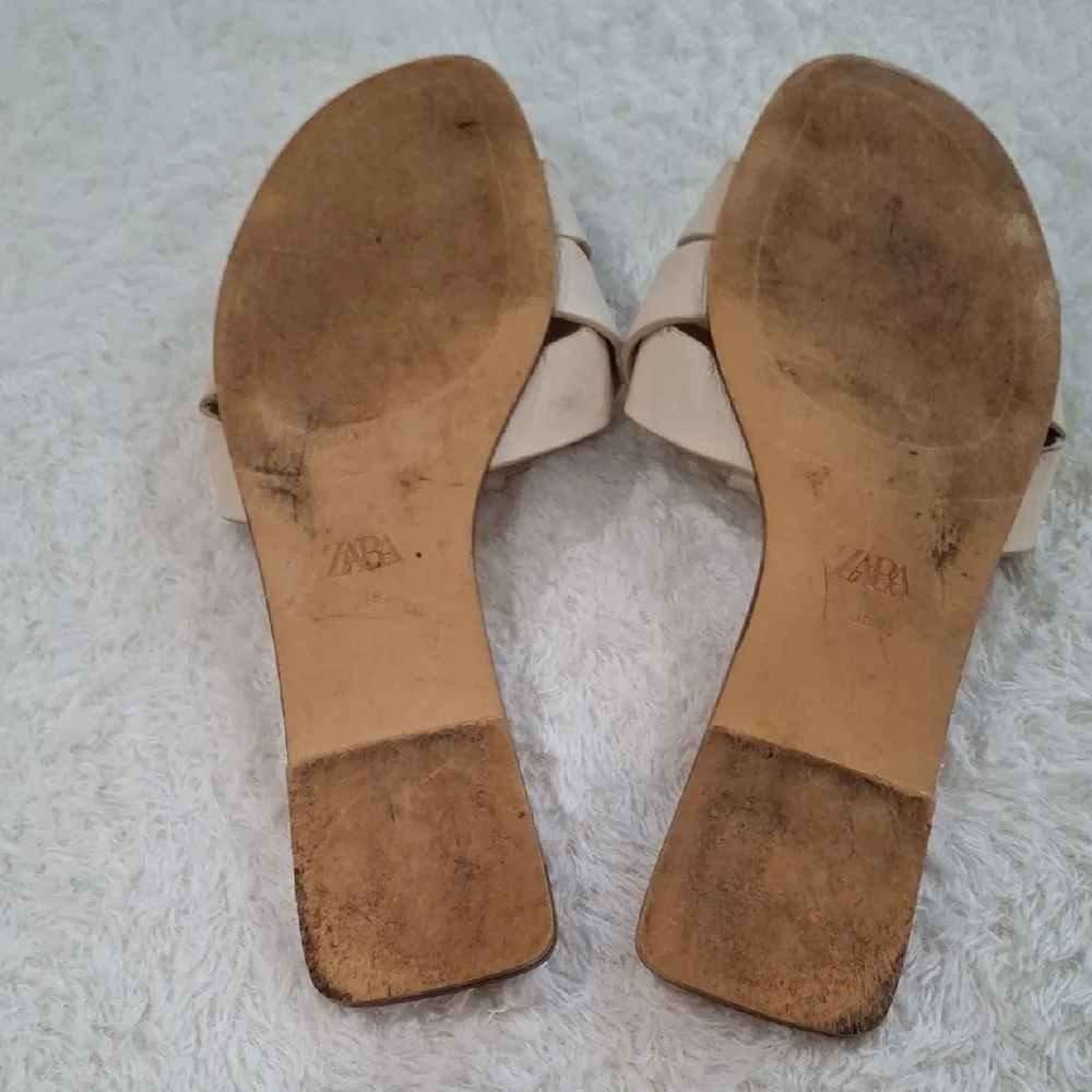 Zara Cream Sandals with Interwoven Straps - Picture 5 of 6